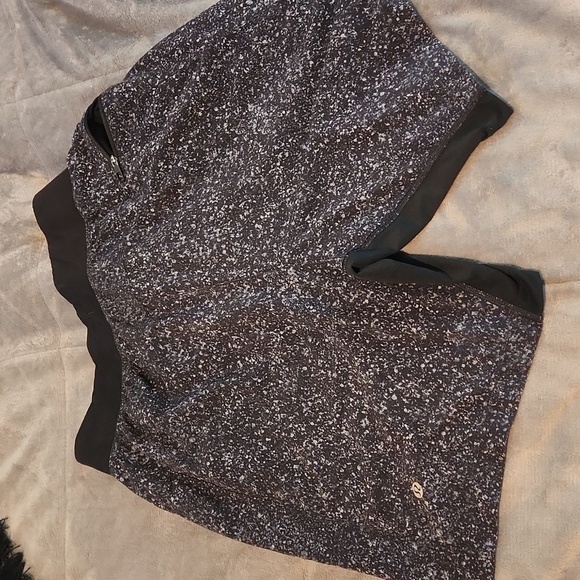 Lululemon Men's SHORTS - Picture 2 of 4